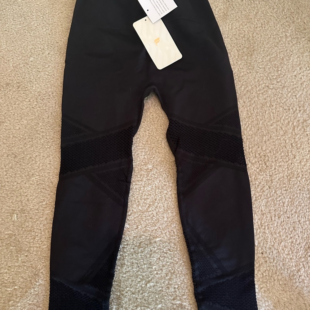 NWT Fabletics leggings size small - Picture 4 of 7